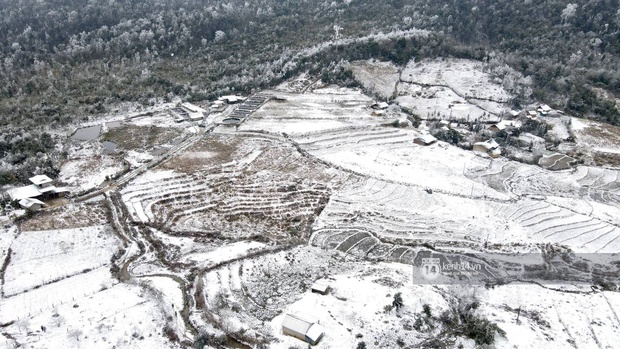 Ảnh nhìn từ trên cao: Y Tý chìm trong băng giá, mưa tuyết mờ ảo của cái lạnh âm 2 độ C, một số hoa màu tài sản của người dân bị thiệt hại - Ảnh 8.