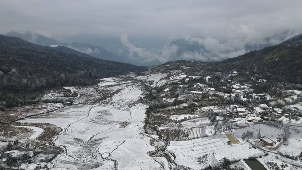 Ảnh nhìn từ trên cao: Y Tý chìm trong băng giá, mưa tuyết mờ ảo của cái lạnh âm 2 độ C, một số hoa màu tài sản của người dân bị thiệt hại - Ảnh 9.