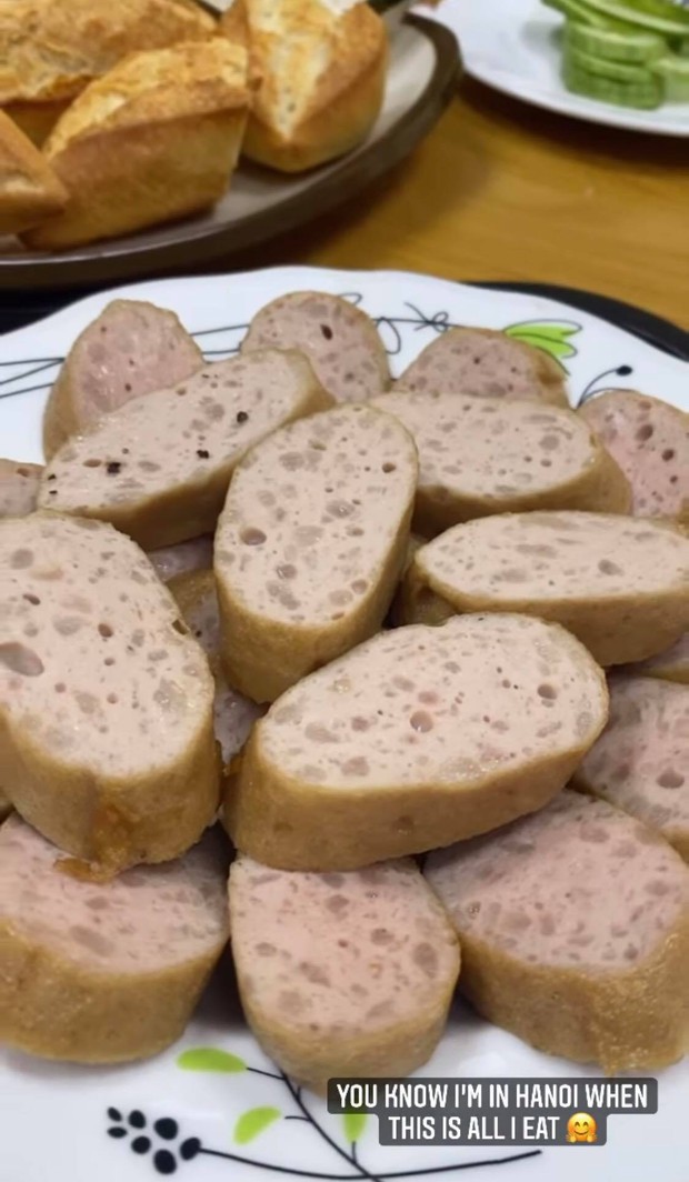 Là tiểu thư từng ăn biết bao sơn hào hải vị nhưng cứ đến Hà Nội là Tiên Nguyễn chỉ dành hết tâm tư cho món bình dân này - Ảnh 1. Là tiểu thư từng ăn biết bao sơn hào hải vị nhưng cứ đến Hà Nội là Tiên Nguyễn chỉ dành hết tâm tư cho món bình dân này - Ảnh 1.