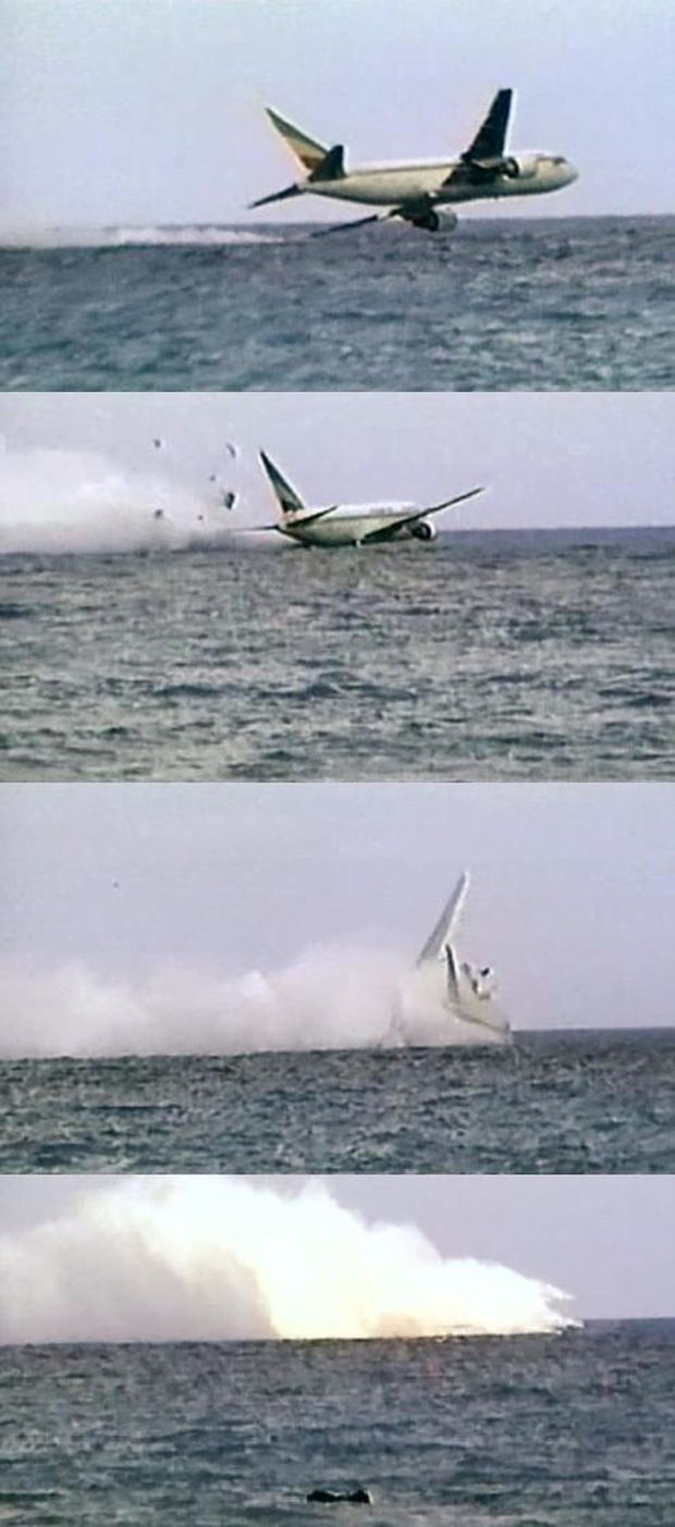 Video ghi lại 15 giây cuối cùng trước khi nổ tung dưới biển của máy bay Indonesia vừa gặp nạn được lan truyền trên MXH, thực hư ra sao? - Ảnh 2.