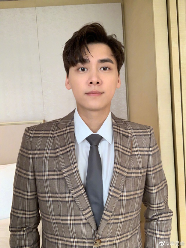 Paparazzi theo đuôi vựa muối Lý Dịch Phong tìm bằng chứng hẹn hò, ai ngờ bị nam chính ra dấu Còn non và xanh lắm - Ảnh 5.