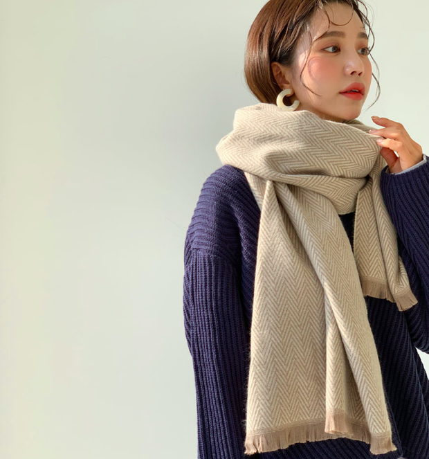 5 kiểu quàng khăn chuẩn style Hàn Quốc: Không chỉ ấm áp, sang chảnh mà còn hack chiều cao tài tình - Ảnh 13. 5 kiểu quàng khăn chuẩn style Hàn Quốc: Không chỉ ấm áp, sang chảnh mà còn hack chiều cao tài tình - Ảnh 13.