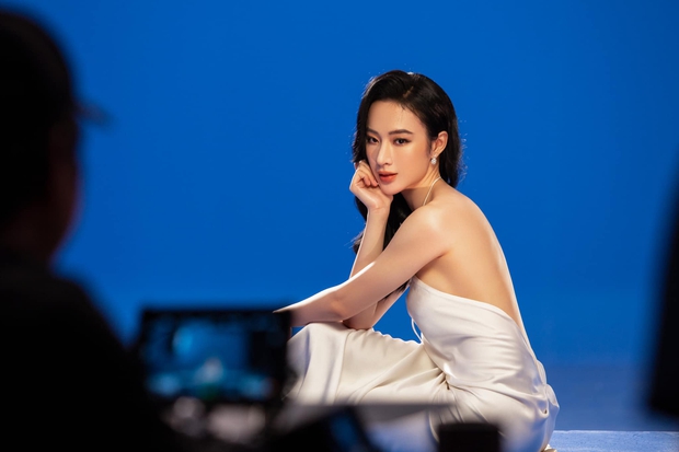 Angela Phương Trinh diện áo hiểm hóc khoe vòng 1 hững hờ, soi vào nhận ra ngay lý do khiến netizen tranh cãi - Ảnh 5. Angela Phương Trinh diện áo hiểm hóc khoe vòng 1 hững hờ, soi vào nhận ra ngay lý do khiến netizen tranh cãi - Ảnh 5.