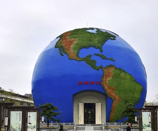 10 công trình kiến trúc xấu nhất Trung Quốc năm 2020: Được đầu tư nghìn tỷ vẫn lọt top thảm họa vì khiến người dân phát hờn - Ảnh 10.