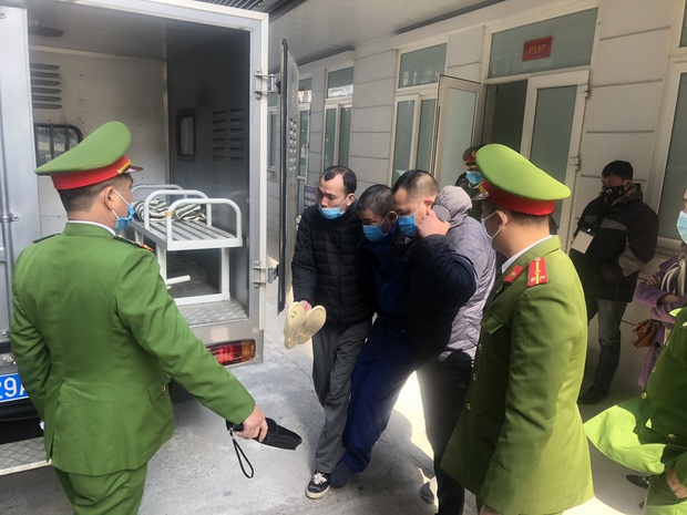 Hà Nội: Ảo giác tưởng có người đàn ông đi từ chỗ vợ ngủ ra, chồng dùng dùi đục sát hại vợ rồi tự sát - Ảnh 4. Hà Nội: Ảo giác tưởng có người đàn ông đi từ chỗ vợ ngủ ra, chồng dùng dùi đục sát hại vợ rồi tự sát - Ảnh 4.