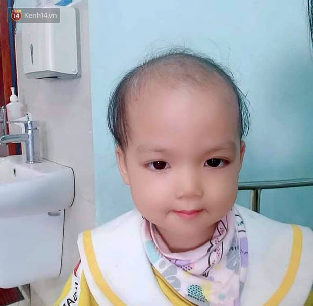 Bé gái 4 tuổi bị ung thư phải cắt bỏ 1 bên thận và câu nói nhói lòng trước ca xạ trị: Bố mẹ đừng khóc, con không đau đâu - Ảnh 6.