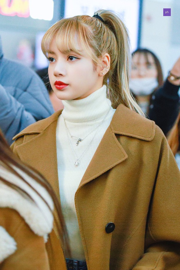 Knet nhận xét visual các idol khi gặp ngoài đời: Lisa như búp bê sống, Suzy toả sáng cả góc trời, Yoona thành nữ thần là có lý do - Ảnh 2. Knet nhận xét visual các idol khi gặp ngoài đời: Lisa như búp bê sống, Suzy toả sáng cả góc trời, Yoona thành nữ thần là có lý do - Ảnh 2.