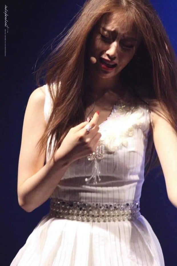 Biểu cảm “xém xỉu” của Jiyeon (T-ara) khi lần đầu thử ngửi rau ngò khiến netizens nghiêng ngả: Coi mà tắc thở giùm! - Ảnh 4. Biểu cảm “xém xỉu” của Jiyeon (T-ara) khi lần đầu thử ngửi rau ngò khiến netizens nghiêng ngả: Coi mà tắc thở giùm! - Ảnh 4.