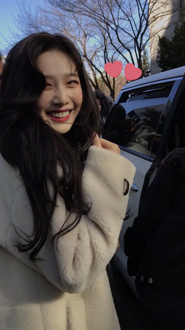 Knet nhận xét visual các idol khi gặp ngoài đời: Lisa như búp bê sống, Suzy toả sáng cả góc trời, Yoona thành nữ thần là có lý do - Ảnh 18. Knet nhận xét visual các idol khi gặp ngoài đời: Lisa như búp bê sống, Suzy toả sáng cả góc trời, Yoona thành nữ thần là có lý do - Ảnh 18.