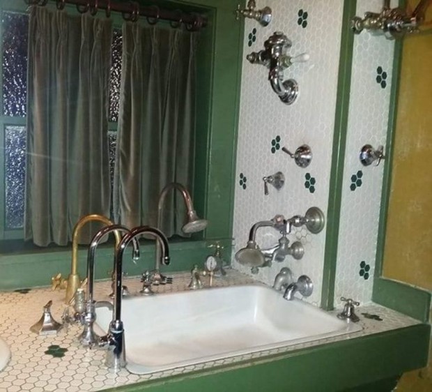 Những khách sạn có thiết kế quái đản khiến khách thuê phát bực: Lố bịch mà cứ tưởng mình hài hước! - Ảnh 1. Những khách sạn có thiết kế quái đản khiến khách thuê phát bực: Lố bịch mà cứ tưởng mình hài hước! - Ảnh 1.