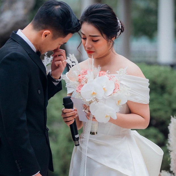 Khánh Linh bật khóc chia sẻ về Tiến Dũng: Em yêu anh vì những điều giản dị - Ảnh 2. Khánh Linh bật khóc chia sẻ về Tiến Dũng: Em yêu anh vì những điều giản dị - Ảnh 2.