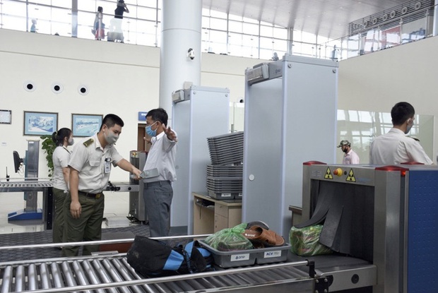 Bị cấm bay 1 năm, mua CMND trong nhà nghỉ để đi máy bay từ Thanh Hóa vào TP HCM - Ảnh 1. Bị cấm bay 1 năm, mua CMND trong nhà nghỉ để đi máy bay từ Thanh Hóa vào TP HCM - Ảnh 1.