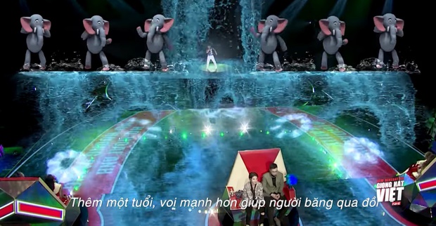 Giọng Hát Việt Nhí 2021 đáng trông đợi nhưng mất điểm vì những đoạn giao lưu giả trân, lạm dụng công nghệ thực tế ảo - Ảnh 8. Giọng Hát Việt Nhí 2021 đáng trông đợi nhưng mất điểm vì những đoạn giao lưu giả trân, lạm dụng công nghệ thực tế ảo - Ảnh 8.