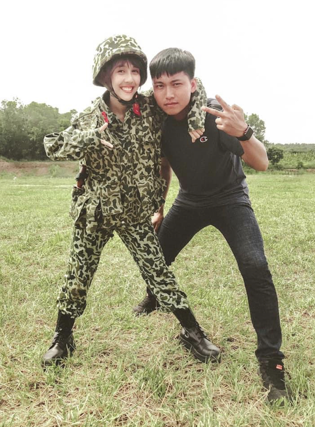 Mũi trưởng Long công khai gọi vote cho Du túp bê Hậu Hoàng tại WeChoice Awards: Chính chủ đẩy thuyền lộ liễu quá rùi nà! - Ảnh 1. Mũi trưởng Long công khai gọi vote cho Du túp bê Hậu Hoàng tại WeChoice Awards: Chính chủ đẩy thuyền lộ liễu quá rùi nà! - Ảnh 1.