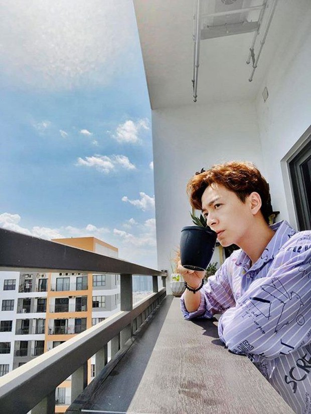 Căn hộ của Ngô Kiến Huy: Đơn giản nhưng không thua kém ai trong showbiz, bước vào khu bếp mới trầm trồ - Ảnh 12. Căn hộ của Ngô Kiến Huy: Đơn giản nhưng không thua kém ai trong showbiz, bước vào khu bếp mới trầm trồ - Ảnh 12.
