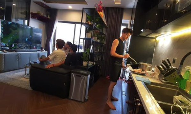 Căn hộ của Ngô Kiến Huy: Đơn giản nhưng không thua kém ai trong showbiz, bước vào khu bếp mới trầm trồ - Ảnh 7. Căn hộ của Ngô Kiến Huy: Đơn giản nhưng không thua kém ai trong showbiz, bước vào khu bếp mới trầm trồ - Ảnh 7.