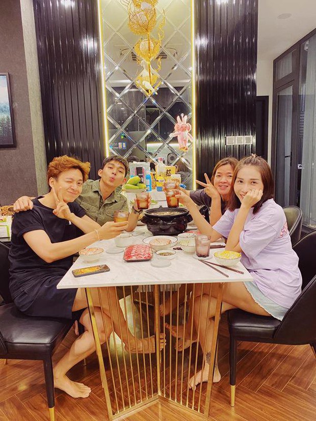 Căn hộ của Ngô Kiến Huy: Đơn giản nhưng không thua kém ai trong showbiz, bước vào khu bếp mới trầm trồ - Ảnh 2. Căn hộ của Ngô Kiến Huy: Đơn giản nhưng không thua kém ai trong showbiz, bước vào khu bếp mới trầm trồ - Ảnh 2.