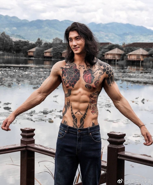 Aquaman châu Á khiến MXH náo loạn vì hình ảnh xuống tóc, mặc áo nhà sư: Body lực lưỡng cực quyến rũ, bảo sao chị em mê mệt - Ảnh 11. Aquaman châu Á khiến MXH náo loạn vì hình ảnh xuống tóc, mặc áo nhà sư: Body lực lưỡng cực quyến rũ, bảo sao chị em mê mệt - Ảnh 11.