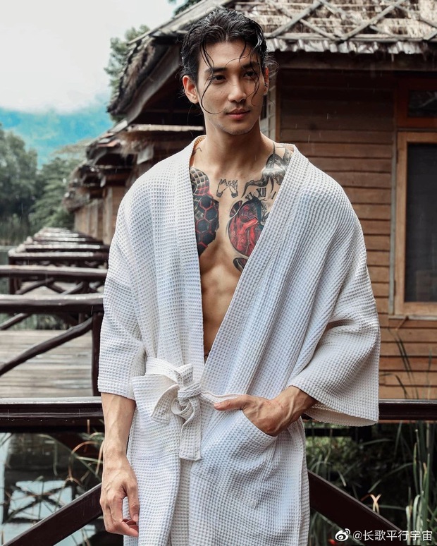 Aquaman châu Á khiến MXH náo loạn vì hình ảnh xuống tóc, mặc áo nhà sư: Body lực lưỡng cực quyến rũ, bảo sao chị em mê mệt - Ảnh 10. Aquaman châu Á khiến MXH náo loạn vì hình ảnh xuống tóc, mặc áo nhà sư: Body lực lưỡng cực quyến rũ, bảo sao chị em mê mệt - Ảnh 10.