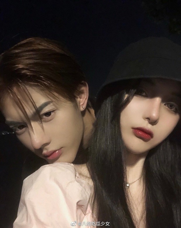 Drama hot của Cbiz: Học trò Lisa chưa thi đã xin rút, ai dè lộ ảnh hẹn hò với bạn gái từng là antifan cứng cựa - Ảnh 3. Drama hot của Cbiz: Học trò Lisa chưa thi đã xin rút, ai dè lộ ảnh hẹn hò với bạn gái từng là antifan cứng cựa - Ảnh 3.