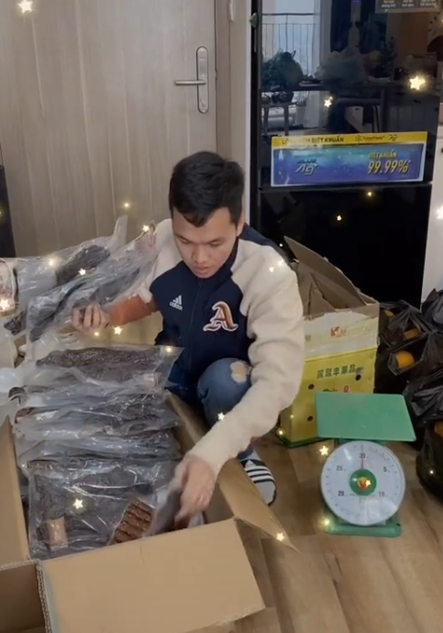 Sau khi lấy vợ, Chim Sẻ Đi Nắng bất ngờ chuyển nghề bán hàng online, tuyên bố bị vợ áp KPI - Ảnh 4. Sau khi lấy vợ, Chim Sẻ Đi Nắng bất ngờ chuyển nghề bán hàng online, tuyên bố bị vợ áp KPI - Ảnh 4.