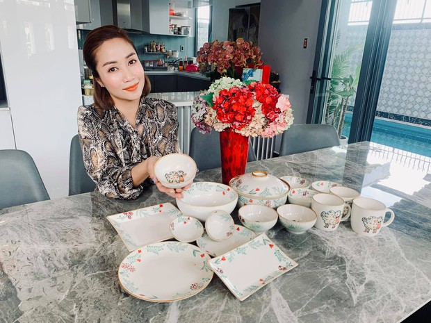 Biệt thự của Ốc Thanh Vân: Bên ngoài sân vườn thênh thang, bên trong đơn giản nhưng ấm cúng - Ảnh 9. Biệt thự của Ốc Thanh Vân: Bên ngoài sân vườn thênh thang, bên trong đơn giản nhưng ấm cúng - Ảnh 9.