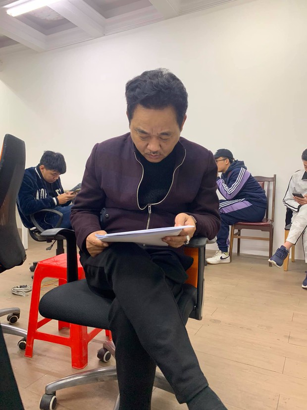 Cuối cùng thì Ngọc Hoàng Quốc Khánh cũng lộ diện ở buổi tập kịch bản Táo Quân 2021! - Ảnh 3. Cuối cùng thì Ngọc Hoàng Quốc Khánh cũng lộ diện ở buổi tập kịch bản Táo Quân 2021! - Ảnh 3.