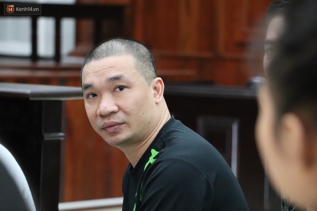 Chùm ảnh: Nữ bị cáo Lê Hương Giang bật khóc nức nở, ông trùm ma túy Văn Kính Dương cùng người tình tươi cười rời tòa - Ảnh 7.