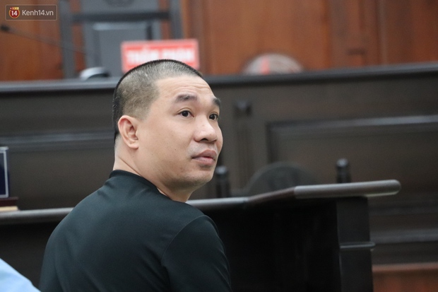 Chùm ảnh: Nữ bị cáo Lê Hương Giang bật khóc nức nở, ông trùm ma túy Văn Kính Dương cùng người tình tươi cười rời tòa - Ảnh 5.