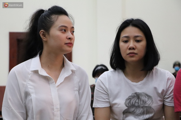 Chùm ảnh: Nữ bị cáo Lê Hương Giang bật khóc nức nở, ông trùm ma túy Văn Kính Dương cùng người tình tươi cười rời tòa - Ảnh 2.