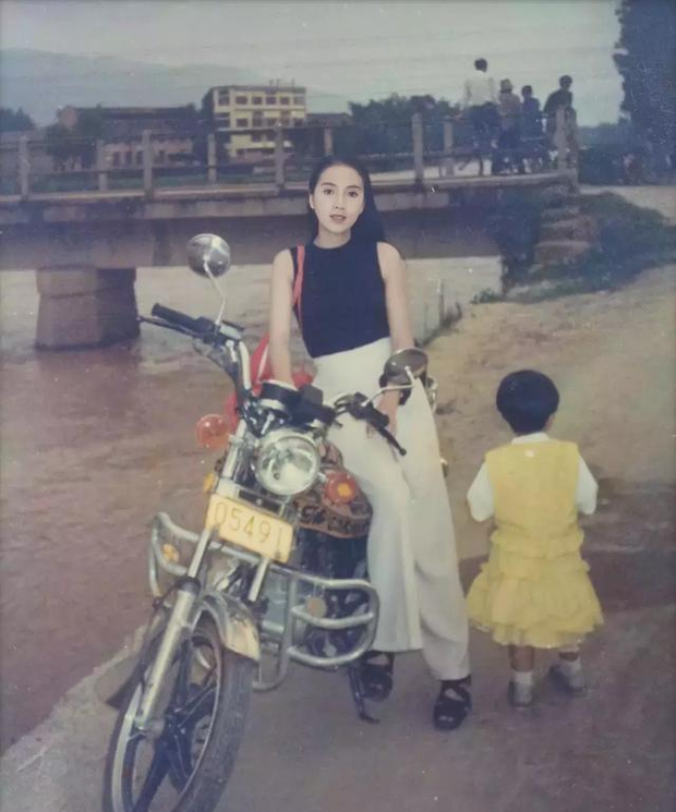 Đừng nhầm rằng bạn đang xem album về loạt idol mới, chính là ảnh thời trẻ của hội phụ huynh chất chơi đấy - Ảnh 1. Đừng nhầm rằng bạn đang xem album về loạt idol mới, chính là ảnh thời trẻ của hội phụ huynh chất chơi đấy - Ảnh 1.