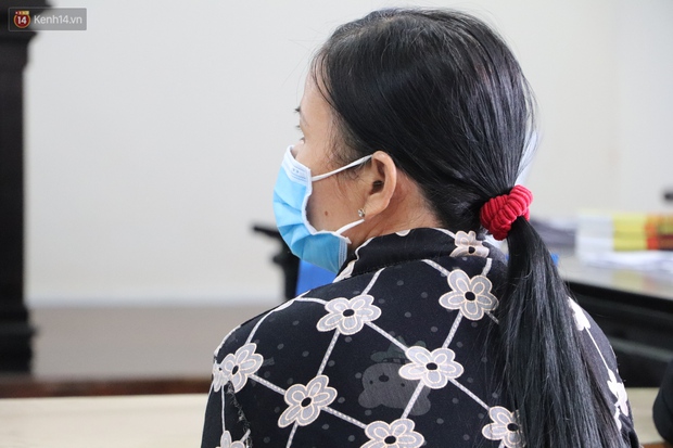 Nữ bị cáo lạnh lùng khai đốt nhựa nhỏ vào người, lấy dây xích sắt tra tấn thai phụ 18 tuổi đến sảy thai - Ảnh 9. Nữ bị cáo lạnh lùng khai đốt nhựa nhỏ vào người, lấy dây xích sắt tra tấn thai phụ 18 tuổi đến sảy thai - Ảnh 9.