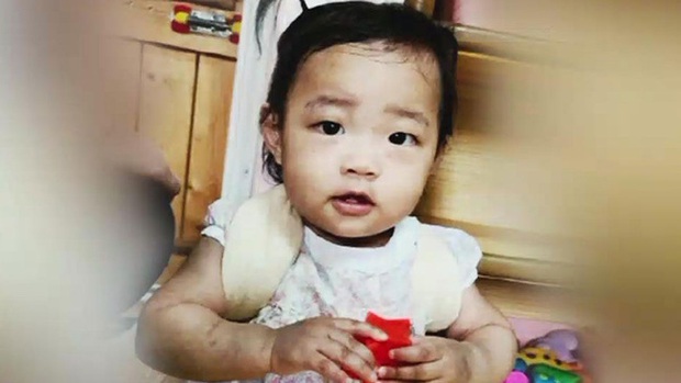 Vụ bé gái 16 tháng tuổi bị bạo hành đến chết: Nạn nhân mất 90% lượng máu trong cơ thể trước khi qua đời, ả mẹ nuôi bật khóc tại phiên tòa xét xử - Ảnh 3. Vụ bé gái 16 tháng tuổi bị bạo hành đến chết: Nạn nhân mất 90% lượng máu trong cơ thể trước khi qua đời, ả mẹ nuôi bật khóc tại phiên tòa xét xử - Ảnh 3.