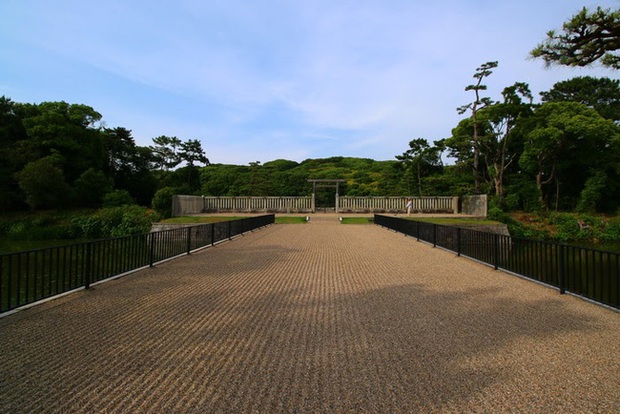 Bí ẩn khu lăng mộ lớn nhất thế giới tại Nhật Bản: Hình thù kỳ lạ, bất khả xâm phạm và là nơi yên nghỉ của Thiên hoàng thần thoại - Ảnh 5.
