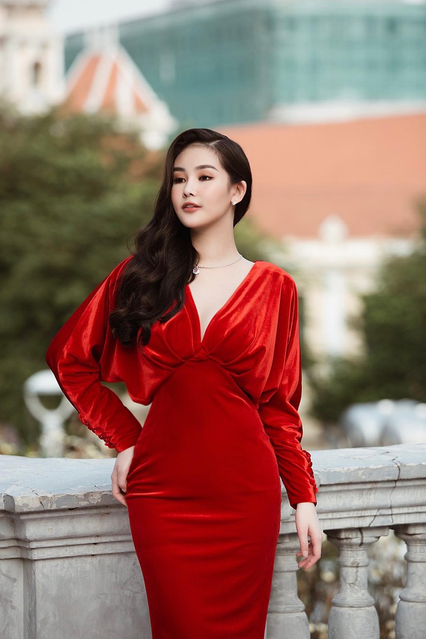 Lê Âu Ngân Anh lên đồ gợi cảm và khoe dáng nuột nà đón tuổi mới: Nhan sắc thăng hạng chuẩn cô giáo hot nhất nhì Vbiz! - Ảnh 8.