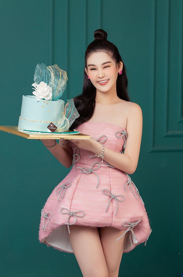 Lê Âu Ngân Anh lên đồ gợi cảm và khoe dáng nuột nà đón tuổi mới: Nhan sắc thăng hạng chuẩn cô giáo hot nhất nhì Vbiz! - Ảnh 6.