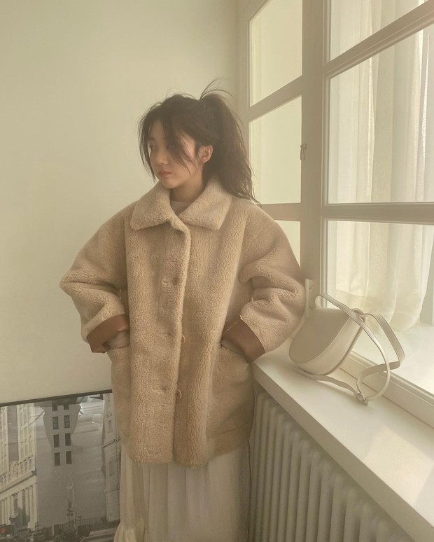 Muốn hoàn chỉnh diện mạo thanh lịch thì chớ bỏ qua kiểu tóc mái rèm cửa được quý cô Hàn ưa chuộng - Ảnh 5. Muốn hoàn chỉnh diện mạo thanh lịch thì chớ bỏ qua kiểu tóc mái rèm cửa được quý cô Hàn ưa chuộng - Ảnh 5.