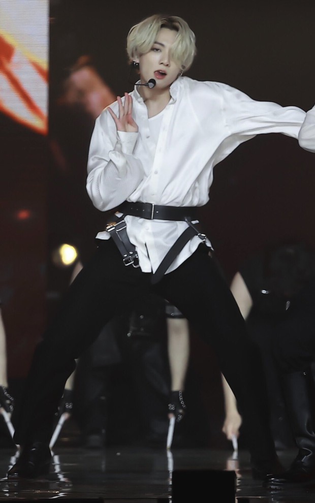 Jungkook (BTS) hết nhuộm tóc vàng hoe lại âm thầm cập nhật tài khoản Apple Music, ngày tung mixtape solo đã đến gần lắm rồi? - Ảnh 3. Jungkook (BTS) hết nhuộm tóc vàng hoe lại âm thầm cập nhật tài khoản Apple Music, ngày tung mixtape solo đã đến gần lắm rồi? - Ảnh 3.