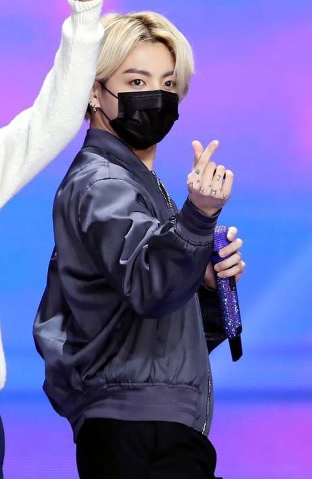 Jungkook (BTS) hết nhuộm tóc vàng hoe lại âm thầm cập nhật tài khoản Apple Music, ngày tung mixtape solo đã đến gần lắm rồi? - Ảnh 2. Jungkook (BTS) hết nhuộm tóc vàng hoe lại âm thầm cập nhật tài khoản Apple Music, ngày tung mixtape solo đã đến gần lắm rồi? - Ảnh 2.