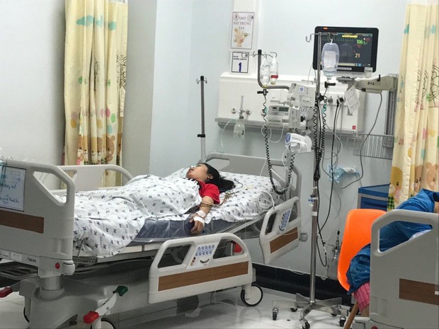 TP.HCM: Nữ sinh 15 tuổi uống 28 viên thuốc chống trầm cảm vì bị mẹ mắng ham chơi - Ảnh 1. TP.HCM: Nữ sinh 15 tuổi uống 28 viên thuốc chống trầm cảm vì bị mẹ mắng ham chơi - Ảnh 1.
