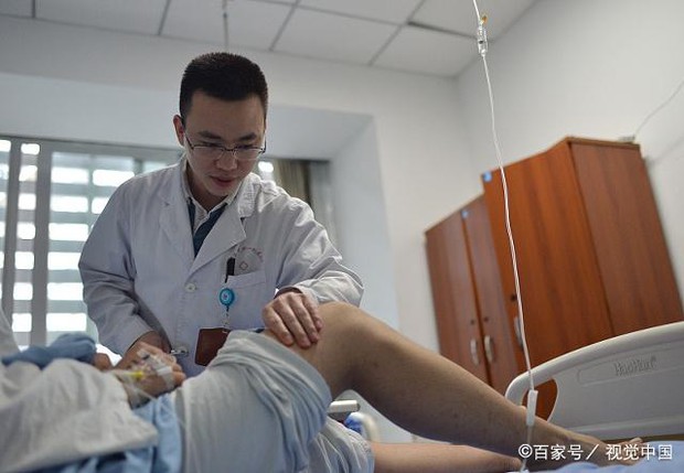 Chàng HLV trẻ 28 tuổi bất ngờ nhận chẩn đoán mắc suy thận vì thường xuyên làm 2 hành động sau khi uống rượu - Ảnh 2.