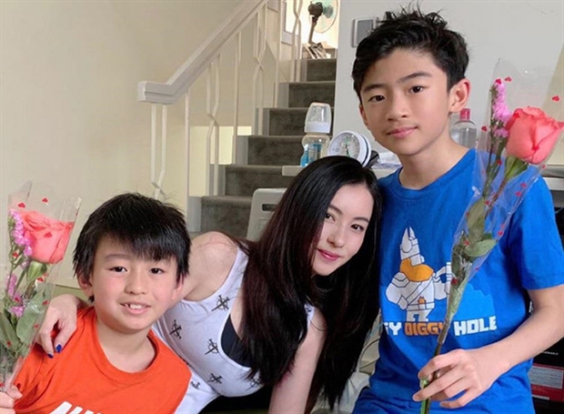 Nghiện game, Tạ Đình Phong tự mình phá nát cuộc hôn nhân viên mãn với Trương Bá Chi để rồi giờ đây phải hối tiếc? - Ảnh 3. Nghiện game, Tạ Đình Phong tự mình phá nát cuộc hôn nhân viên mãn với Trương Bá Chi để rồi giờ đây phải hối tiếc? - Ảnh 3.