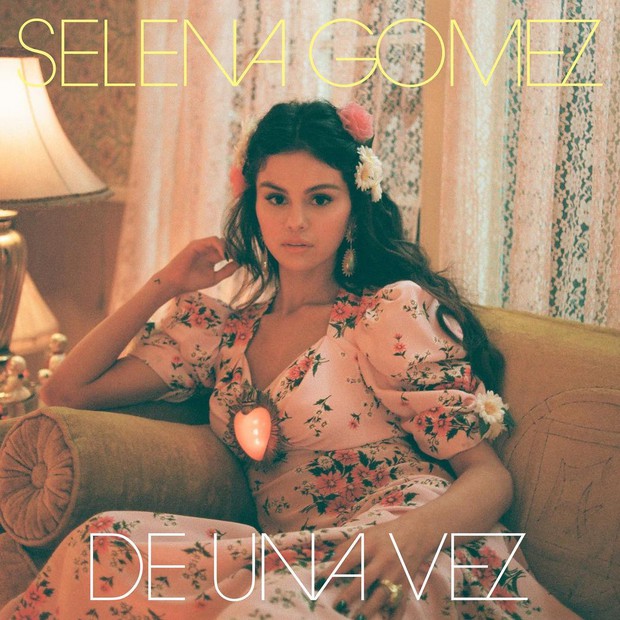 Selena Gomez bất ngờ đánh úp bằng hình ảnh nàng thơ mộng mơ, ngay lập tức nhận cơn bão thả tim từ netizen - Ảnh 2. Selena Gomez bất ngờ đánh úp bằng hình ảnh nàng thơ mộng mơ, ngay lập tức nhận cơn bão thả tim từ netizen - Ảnh 2.