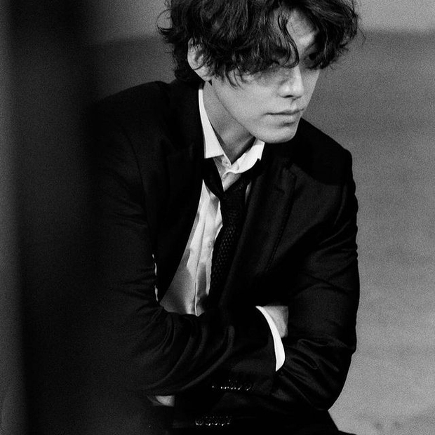 Kim Woo Bin cuối cùng đã lấy lại visual nam thần sau khi chữa ung thư: Mặt như tượng tạc, mái tóc thôi cũng lịm tim - Ảnh 2.