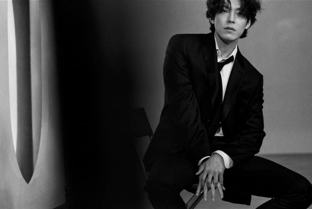Kim Woo Bin cuối cùng đã lấy lại visual nam thần sau khi chữa ung thư: Mặt như tượng tạc, mái tóc thôi cũng lịm tim - Ảnh 3. Kim Woo Bin cuối cùng đã lấy lại visual nam thần sau khi chữa ung thư: Mặt như tượng tạc, mái tóc thôi cũng lịm tim - Ảnh 3.