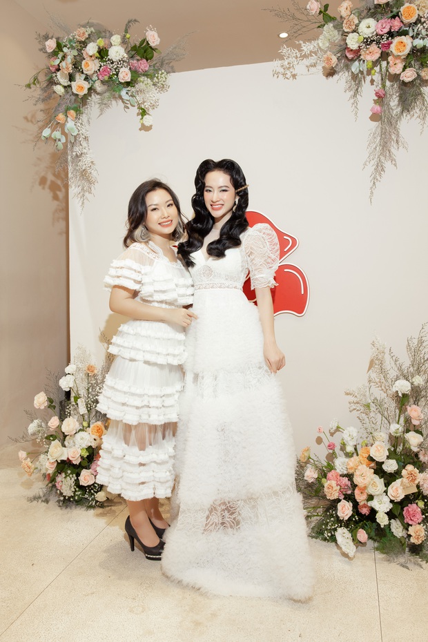 Sự kiện quy tụ toàn mỹ nhân Vbiz: Angela Phương Trinh nổi bật với vòng 1 khủng, Nhã Phương - Diễm My 9x ngọt ngào khó rời mắt - Ảnh 4. Sự kiện quy tụ toàn mỹ nhân Vbiz: Angela Phương Trinh nổi bật với vòng 1 khủng, Nhã Phương - Diễm My 9x ngọt ngào khó rời mắt - Ảnh 4.
