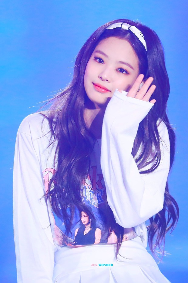 Dân tình choáng nặng vì hình ảnh Jennie (BLACKPINK) khóc ra giọt ...