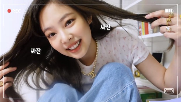 Video đầu tay của Jennie (BLACKPINK) đạt lượng xem khủng: Nhan sắc xinh xỉu, hé lộ cả nhà siêu sang - Ảnh 4. Video đầu tay của Jennie (BLACKPINK) đạt lượng xem khủng: Nhan sắc xinh xỉu, hé lộ cả nhà siêu sang - Ảnh 4.