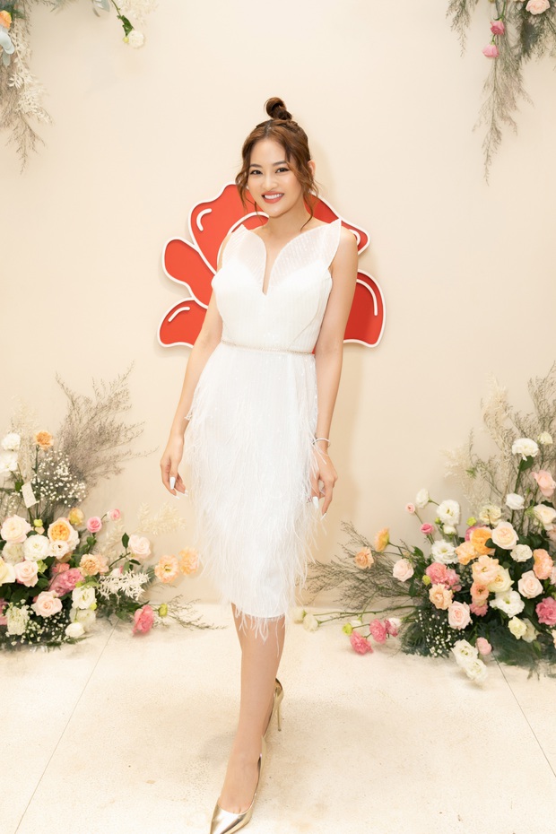 Sự kiện quy tụ toàn mỹ nhân Vbiz: Angela Phương Trinh nổi bật với vòng 1 khủng, Nhã Phương - Diễm My 9x ngọt ngào khó rời mắt - Ảnh 10. Sự kiện quy tụ toàn mỹ nhân Vbiz: Angela Phương Trinh nổi bật với vòng 1 khủng, Nhã Phương - Diễm My 9x ngọt ngào khó rời mắt - Ảnh 10.