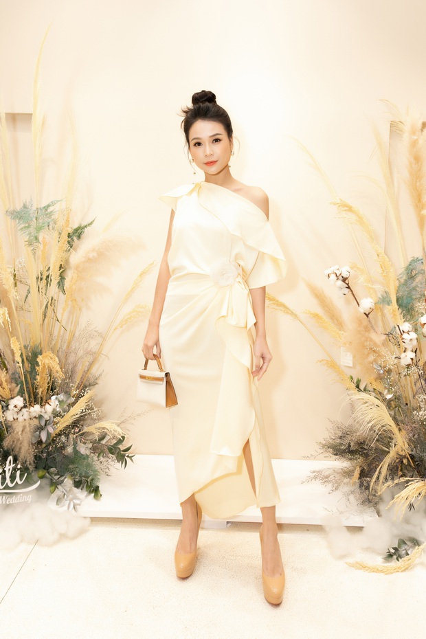 Sự kiện quy tụ toàn mỹ nhân Vbiz: Angela Phương Trinh nổi bật với vòng 1 khủng, Nhã Phương - Diễm My 9x ngọt ngào khó rời mắt - Ảnh 12. Sự kiện quy tụ toàn mỹ nhân Vbiz: Angela Phương Trinh nổi bật với vòng 1 khủng, Nhã Phương - Diễm My 9x ngọt ngào khó rời mắt - Ảnh 12.